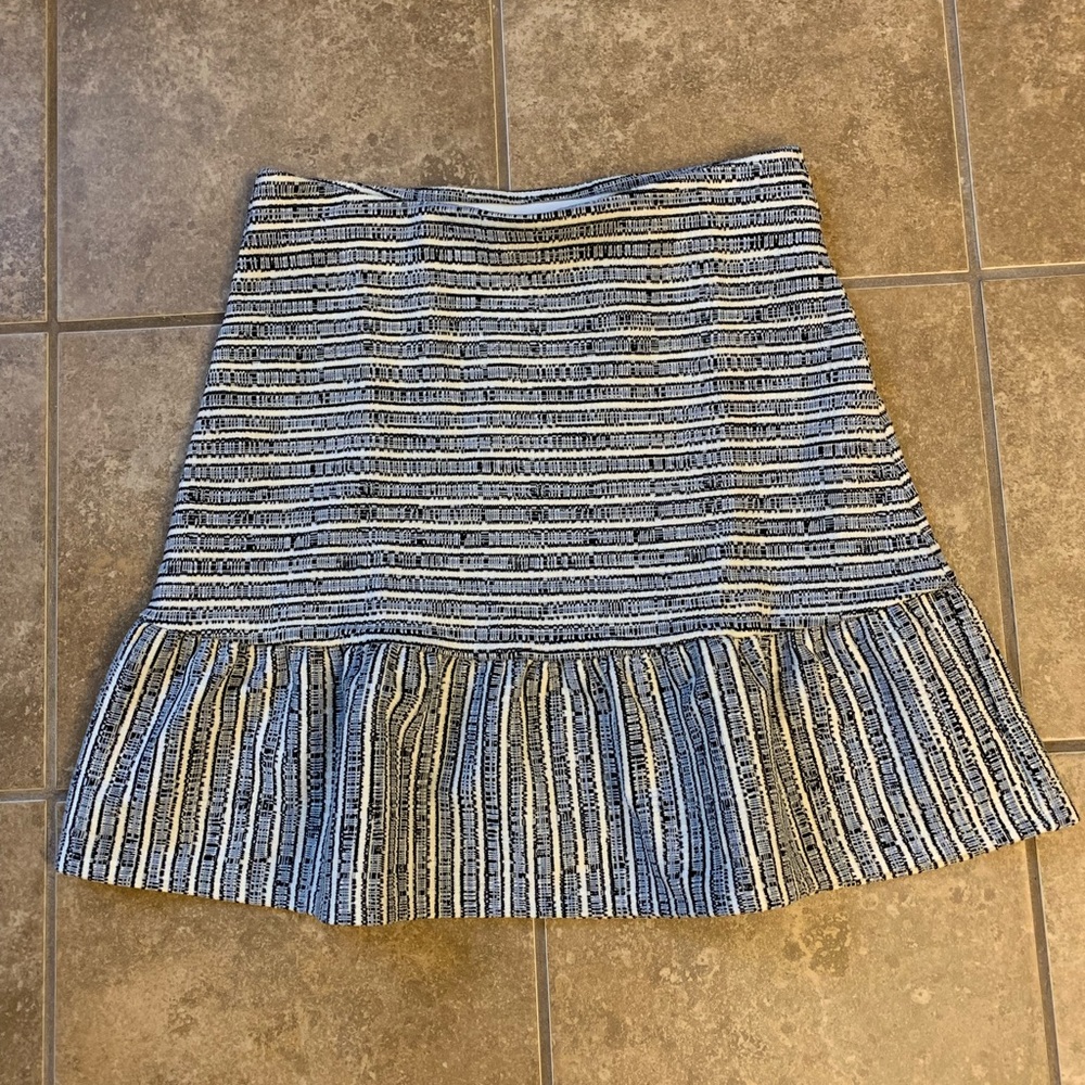 LOFT super flattering mini skirt - size S NWT